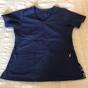 Vera Bradley scrub top